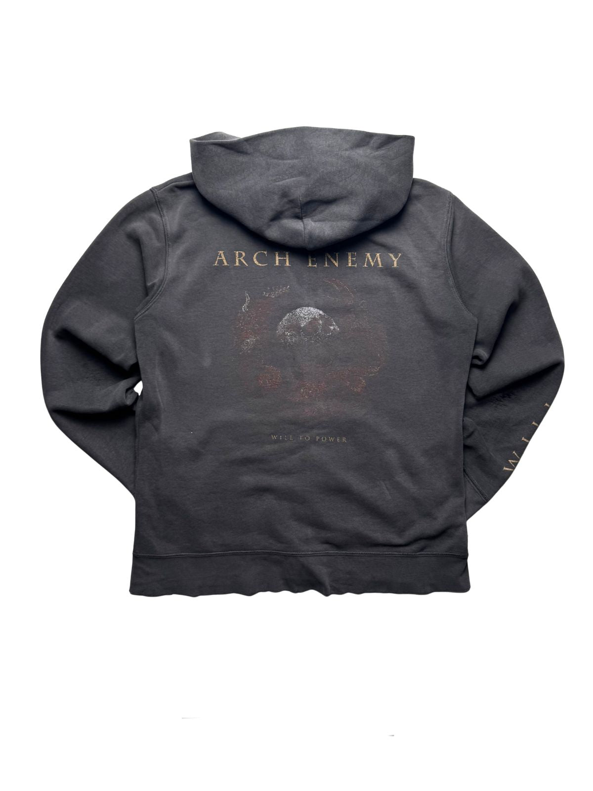 Rückseite des verwaschenen schwarzen Arch Enemy Vintage Zip-Hoodies in der Gesamtansicht mit verblasstem „Will to Power“-Schädel-Motiv und Ärmel-Print.
