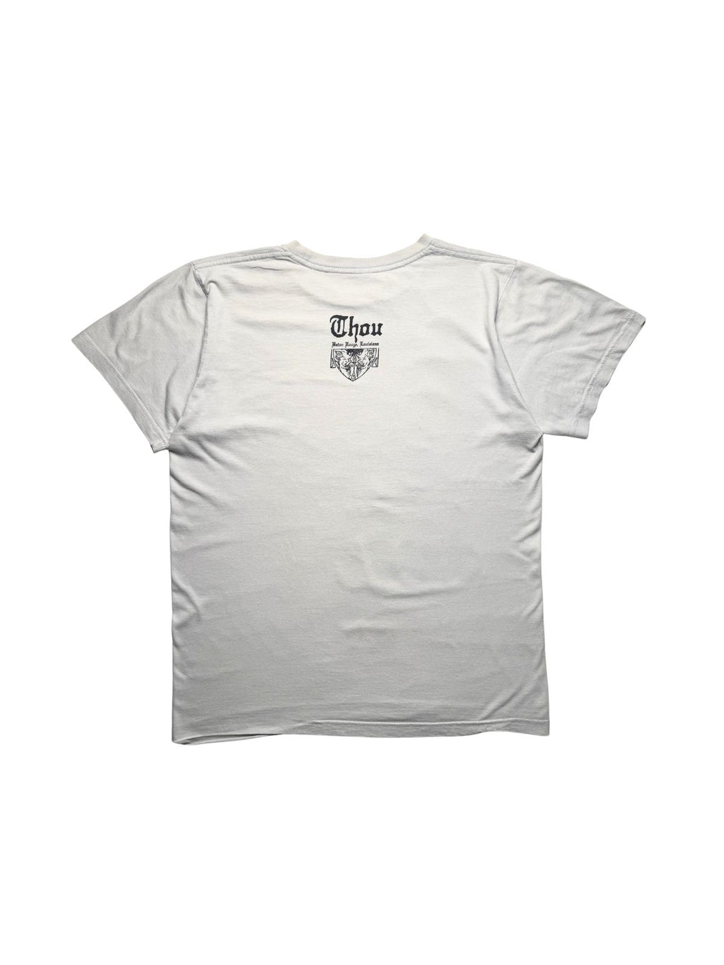 Rückseite des hellgrauen Thou Vintage-Shirts aus den 2010ern in der Gesamtansicht mit kleinem Nacken-Backprint („Thou - Baton Rouge, Louisiana“).