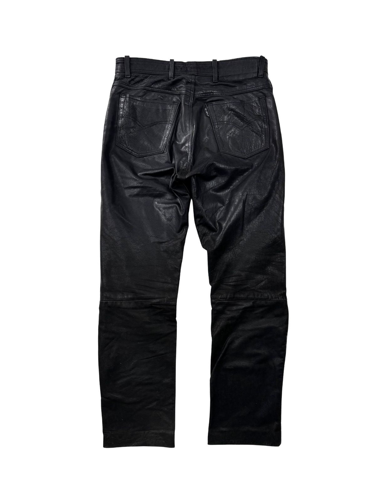 Rückansicht der Gino Ginero Biker-Lederhose aus schwarzem Echtleder mit klassischen Gesäßtaschen und markanter Knienaht.