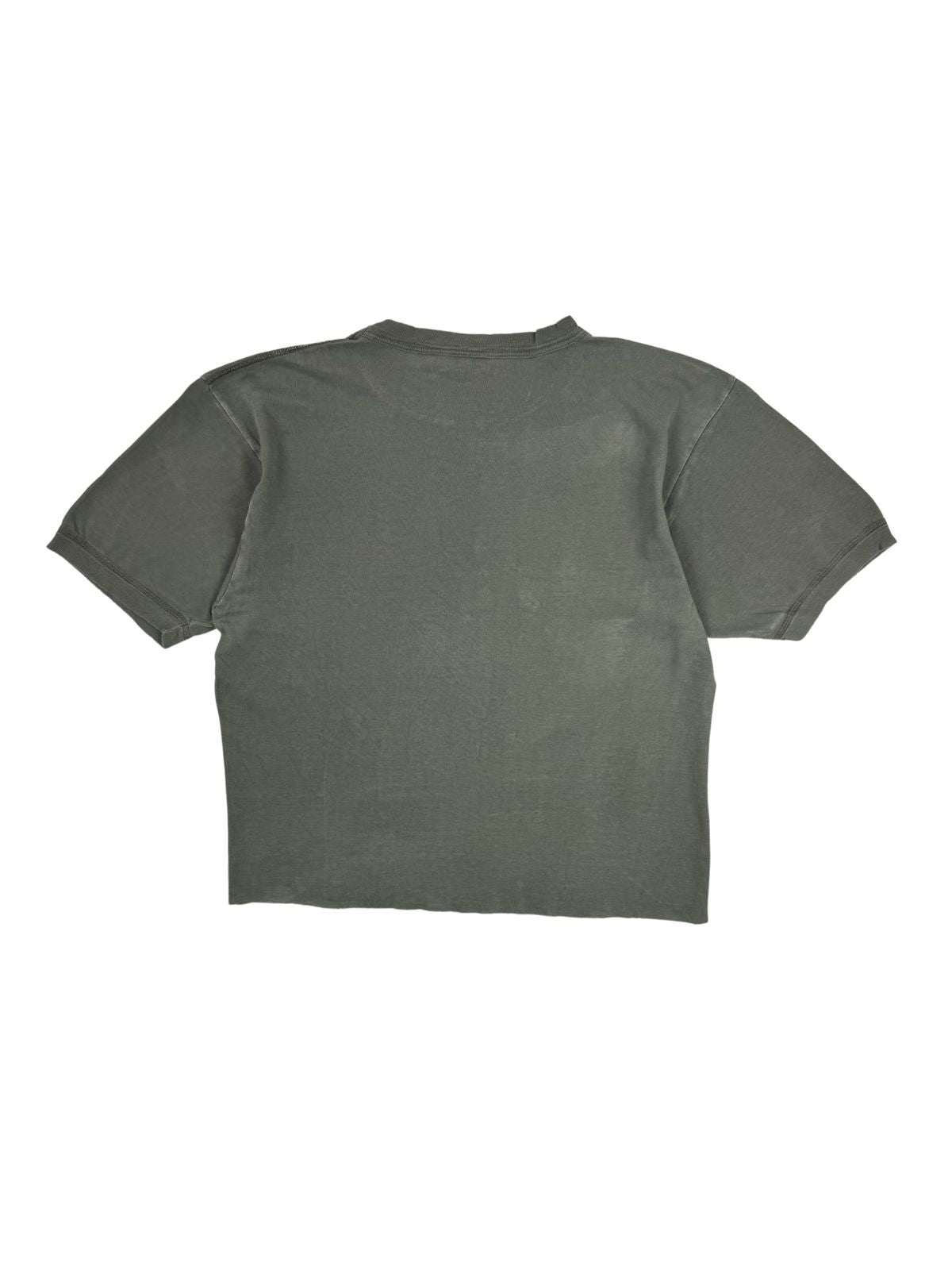 Rückansicht des olivfarbenen Bundeswehr Vintage Cropped-Shirts mit weitem, kastigem Schnitt (Boxy Fit).