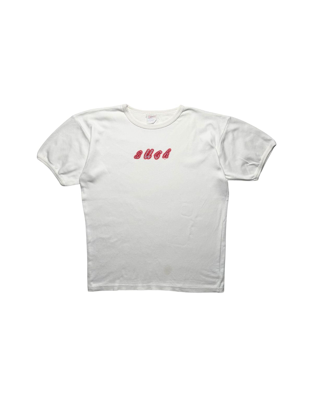 Originales weißes Vintage Bush Girlie T-Shirt von 1995 in der vorderen Gesamtansicht. Britpop- / Grunge-Bandshirt im Baby-Tee-Schnitt mit rotem Glitzer-Schriftzug.
