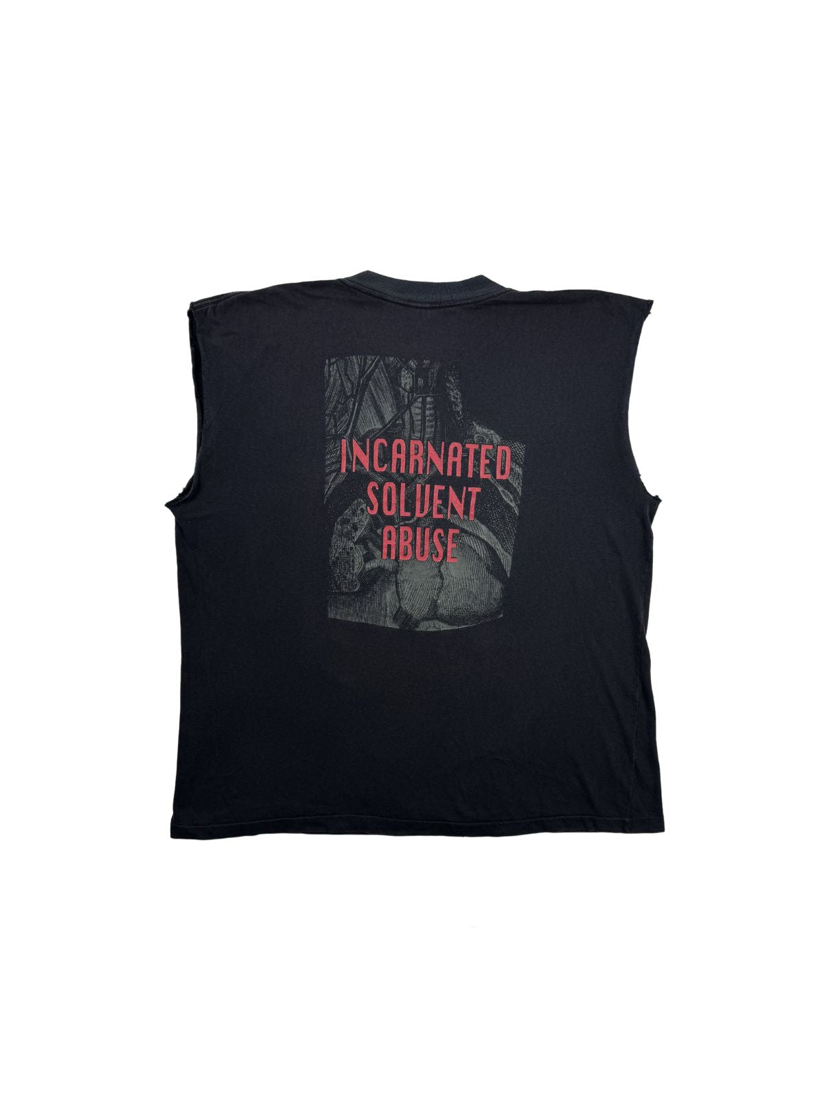 Rückseite des Carcass Vintage-Shirts mit einem hochkantigen Grafikprint und dem auffälligen, roten Songtitel-Schriftzug „INCARNATED SOLVENT ABUSE“.