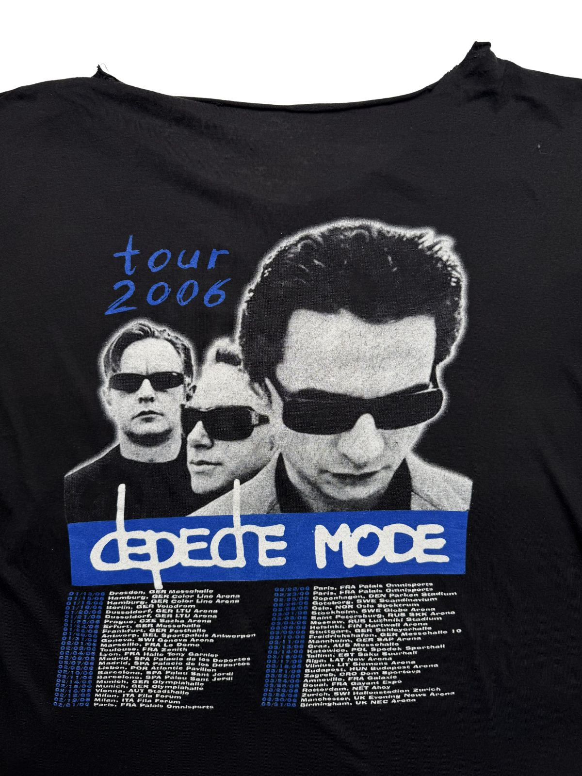 Nahaufnahme des Backprints mit blauem „tour 2006“-Schriftzug, den Gesichtern der Bandmitglieder und der Liste der Konzertstädte (u. a. Hamburg, Berlin, Düsseldorf).