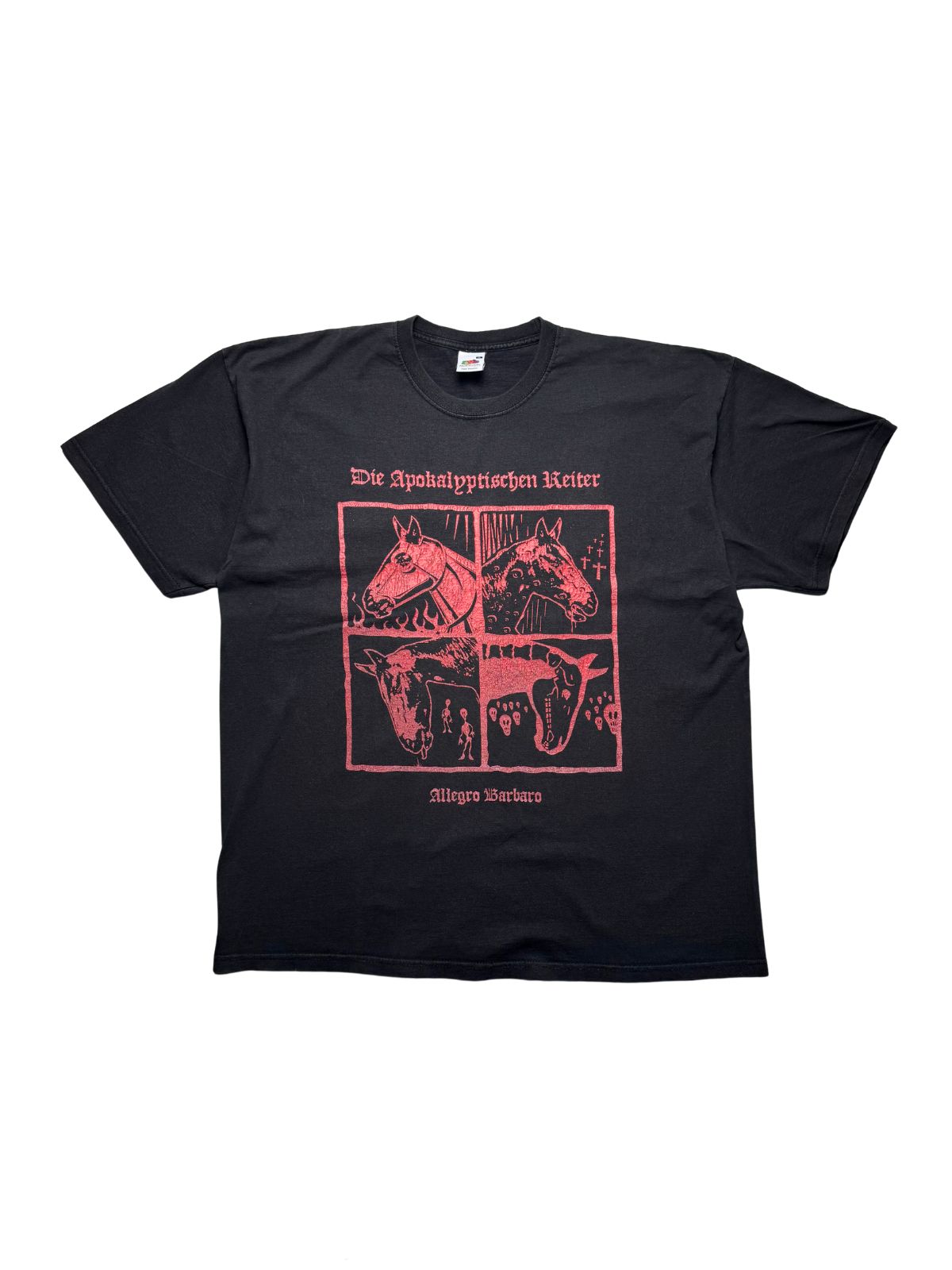 Originales schwarzes Vintage Die Apokalyptischen Reiter T-Shirt aus den 2000er Jahren in der vorderen Gesamtansicht. Extreme-Metal-Bandshirt zum Song/Album „Allegro Barbaro“ mit rotem 4-Felder-Pferdeköpfe-Siebdruck.