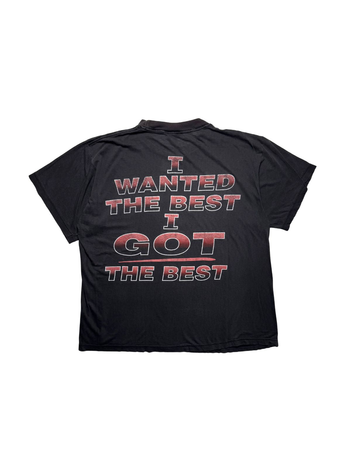 Rückseite des schwarzen KISS Vintage-Shirts von 1996 in der Gesamtansicht mit rot-weißem Backprint „I WANTED THE BEST I GOT THE BEST“.