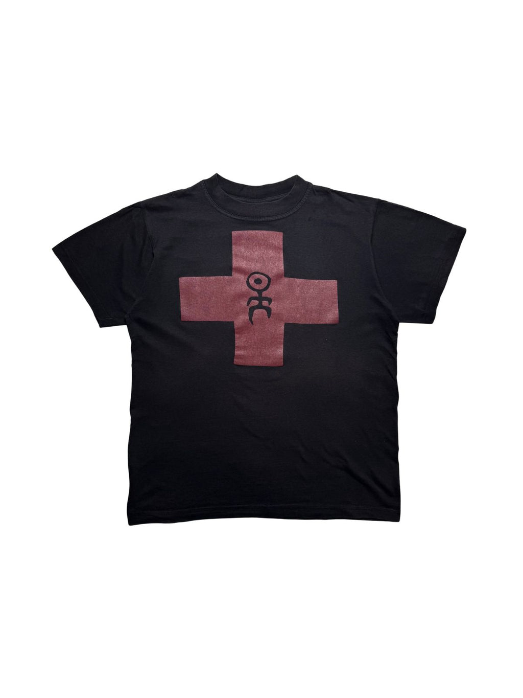 Originales schwarzes Vintage Einstürzende Neubauten T-Shirt aus den 1990er Jahren in der vorderen Gesamtansicht. Industrial-Bandshirt mit weinrotem Kreuz und dem ikonischen Strichmännchen-Logo.