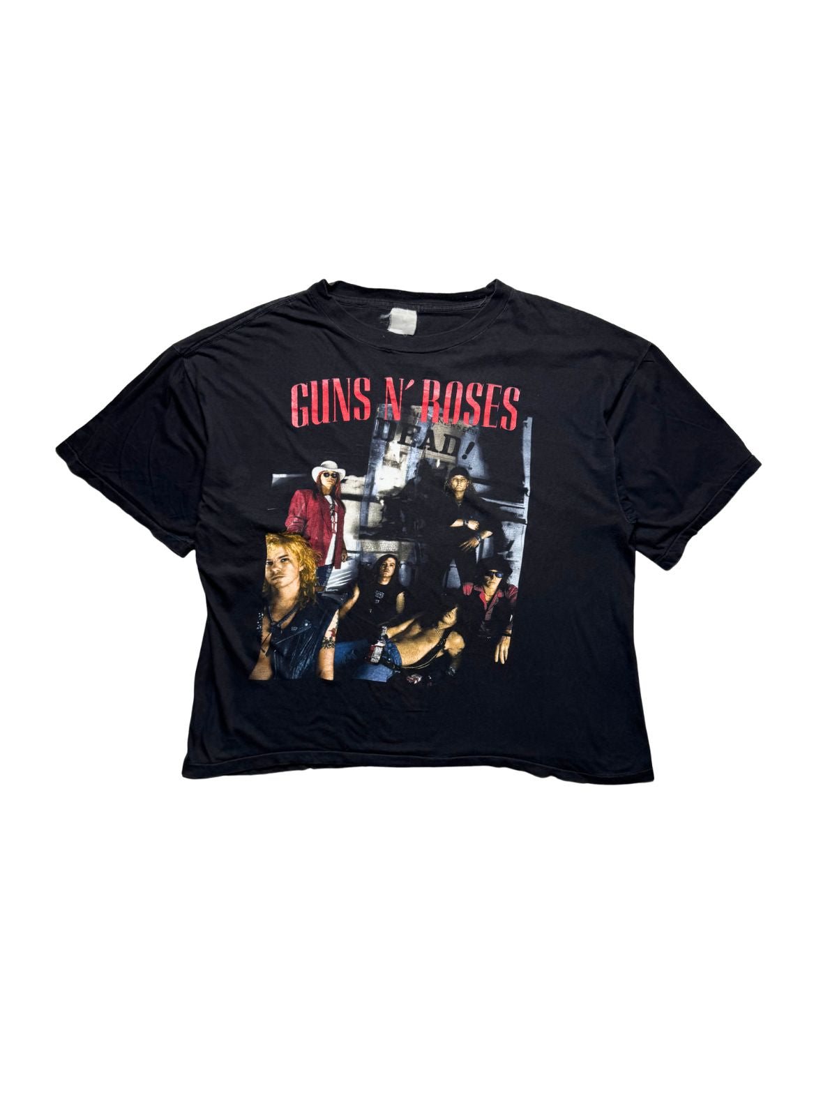 Originales schwarzes Vintage Guns N’ Roses T-Shirt von 1991 zur „Use Your Illusion Tour“ in der vorderen Gesamtansicht. Hardrock-Bandshirt mit Bandfoto und rotem Logo-Schriftzug.