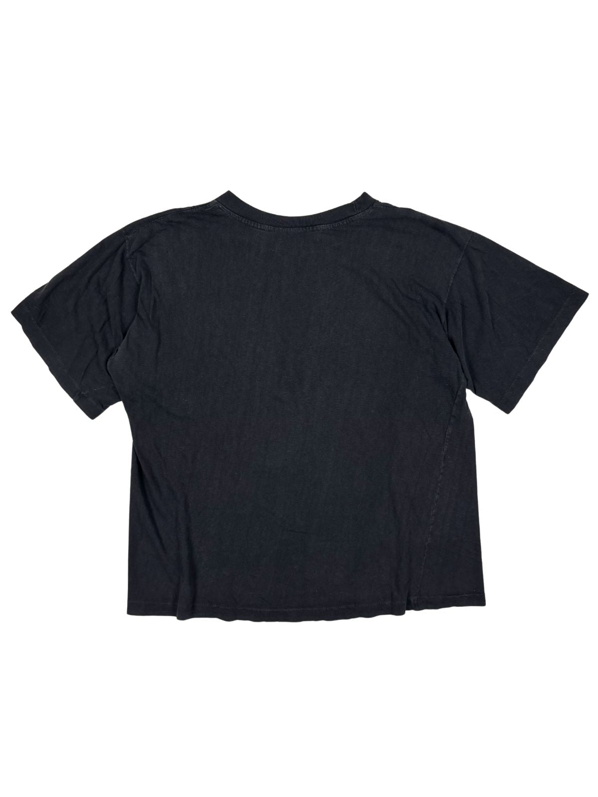 Rückansicht des verwaschenen schwarzen Iggy Pop Shirts; schlichtes Design aus leicht gealtertem Baumwollstoff.