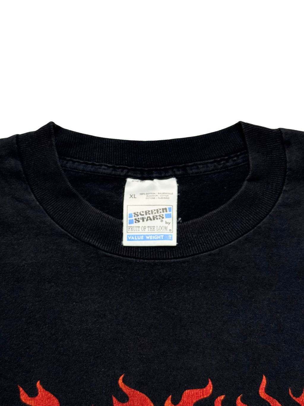 Makroaufnahme des Kragenbereichs mit dem originalen weißen „Screen Stars by Fruit of the Loom“-Etikett (Value Weight T, Größe XL).