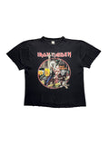 Originales schwarzes Vintage Iron Maiden T-Shirt von 1990 zur Single „Bring Your Daughter... To The Slaughter“ in der vorderen Gesamtansicht. Heavy-Metal-Bandshirt mit kreisförmigem Eddie-Artwork.