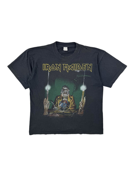 Originales Vintage Iron Maiden T-Shirt von 1988 zum Song „The Prophecy“ vom Album „Seventh Son of a Seventh Son“. Schwarzes Heavy-Metal-Bandshirt mit großem, farbigen Eddie-Print auf der Vorderseite.