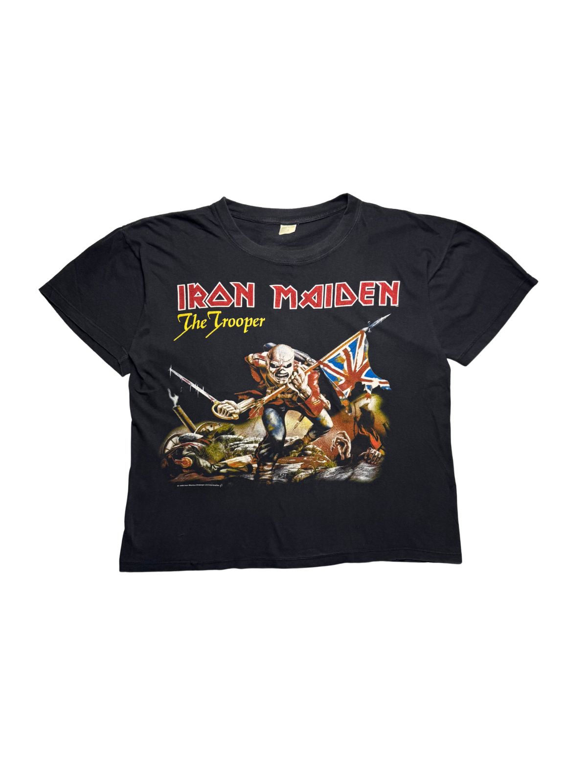Originales schwarzes Vintage Iron Maiden T-Shirt von 1998 zum Single-Klassiker „The Trooper“ in der vorderen Gesamtansicht mit großem Eddie-Artwork und Union-Jack-Flagge.