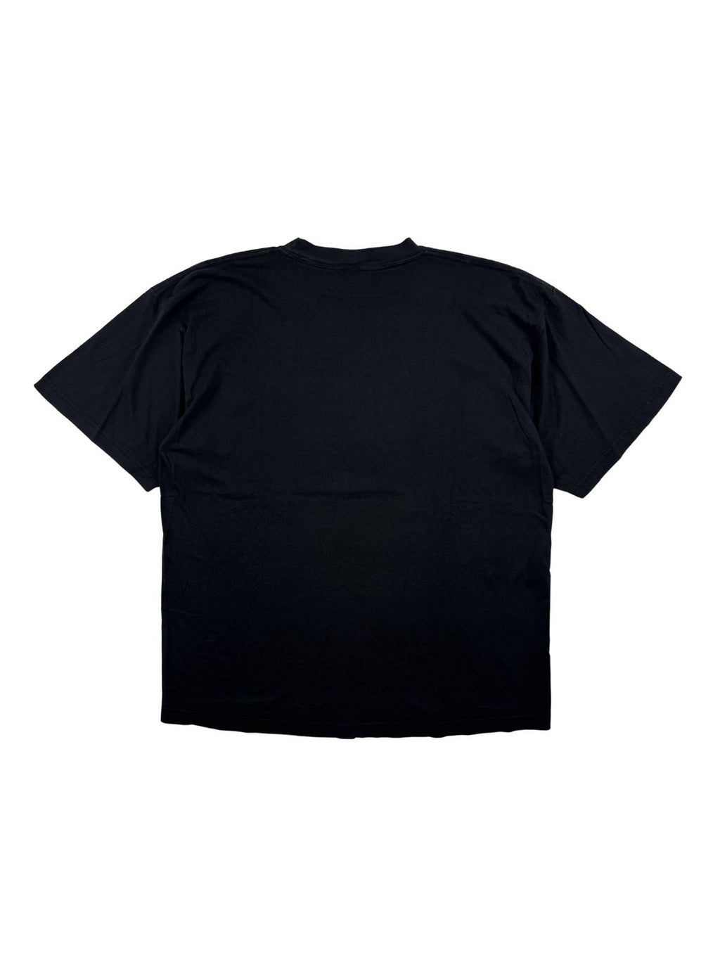 Rückseite des schwarzen 90er-Jahre Graphic Shirts im unbedruckten, schlichten Vintage-Zustand.