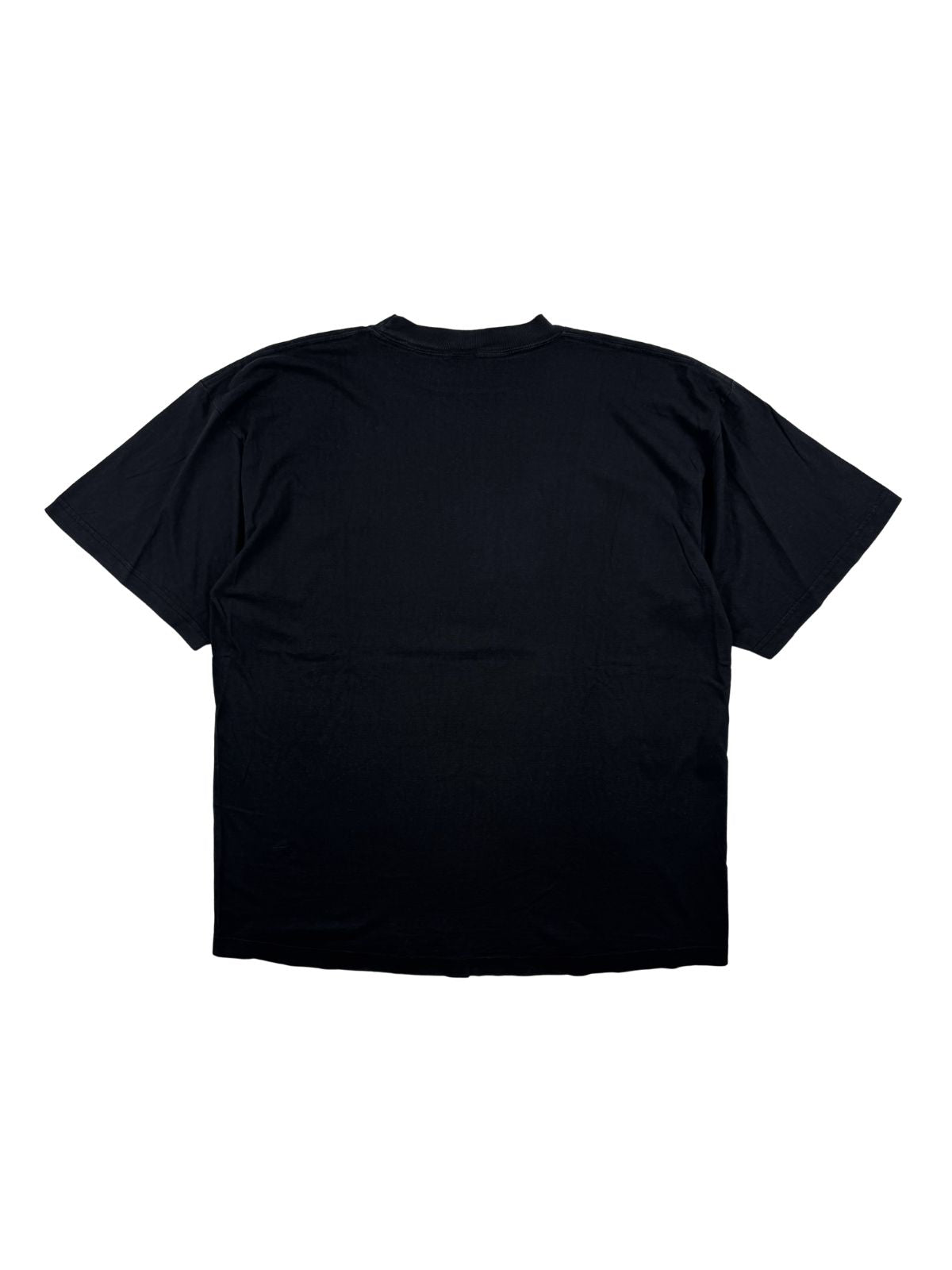 Rückseite des schwarzen 90er-Jahre Graphic Shirts im unbedruckten, schlichten Vintage-Zustand.