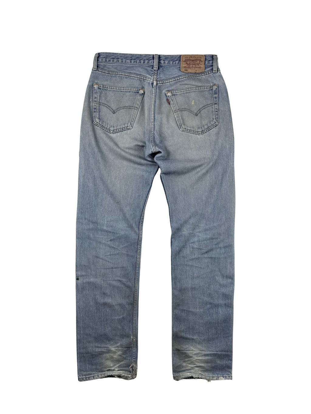 Vintage Levi's 501 Denim-Jeans aus dem Jahr 1997 in der kompletten Rückansicht. Hellblaue, gerade geschnittene Jeans (Straight Leg) mit authentischen Tragespuren und Abnutzungen am Saum.