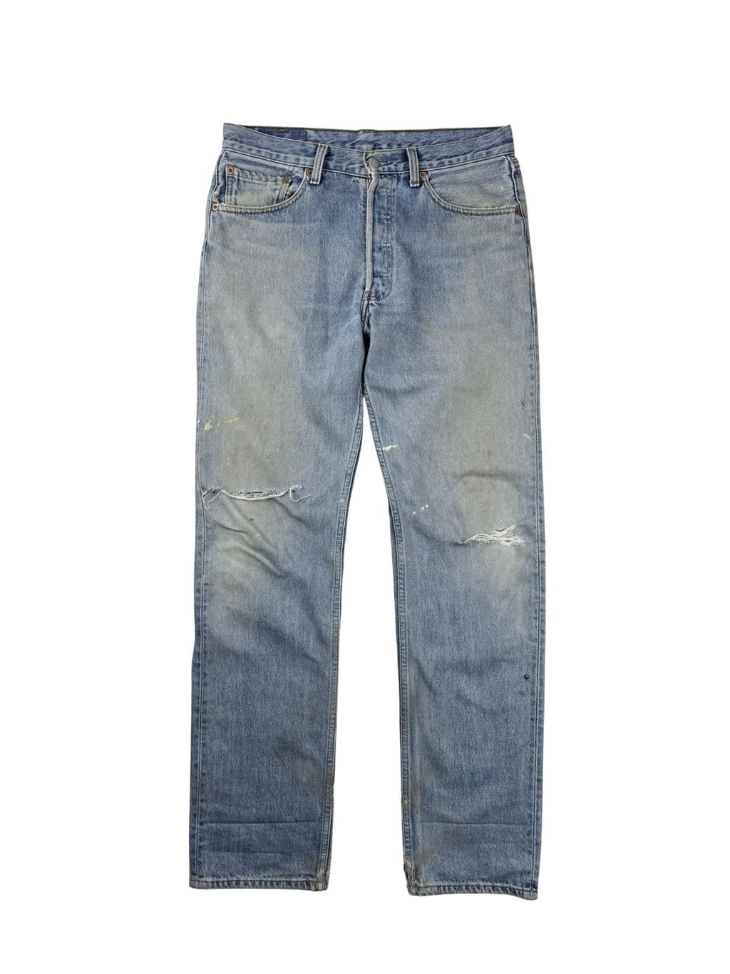 Vintage Levi's 501 Jeans aus dem Jahr 1997 in der Frontansicht. Hellblaue Distressed-Denim mit geradem Bein (Straight Leg), markanten Knierissen und authentischen Farbspritzern.
