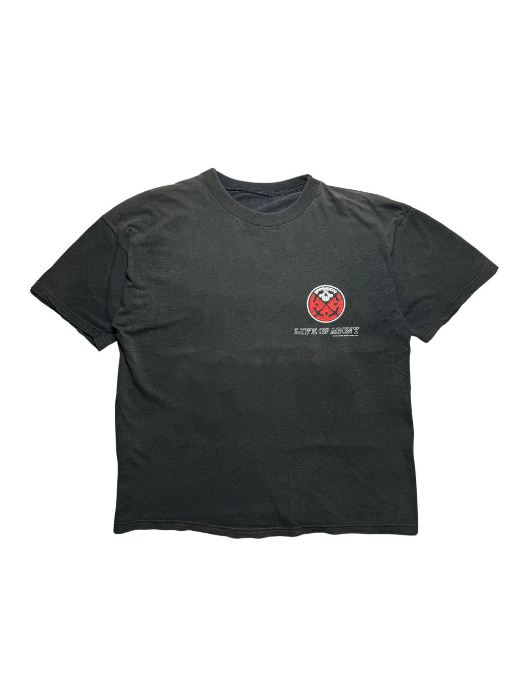 Originales schwarzes Vintage Life of Agony T-Shirt von 1994 in der vorderen Gesamtansicht mit dezentem Band-Logo auf der linken Brust.