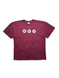 Originales maroon-rotes/weinrotes Vintage Machine Head T-Shirt von 2000 zum Album „The Burning Red“ in der vorderen Gesamtansicht mit japanischen Kanji-Zeichen.