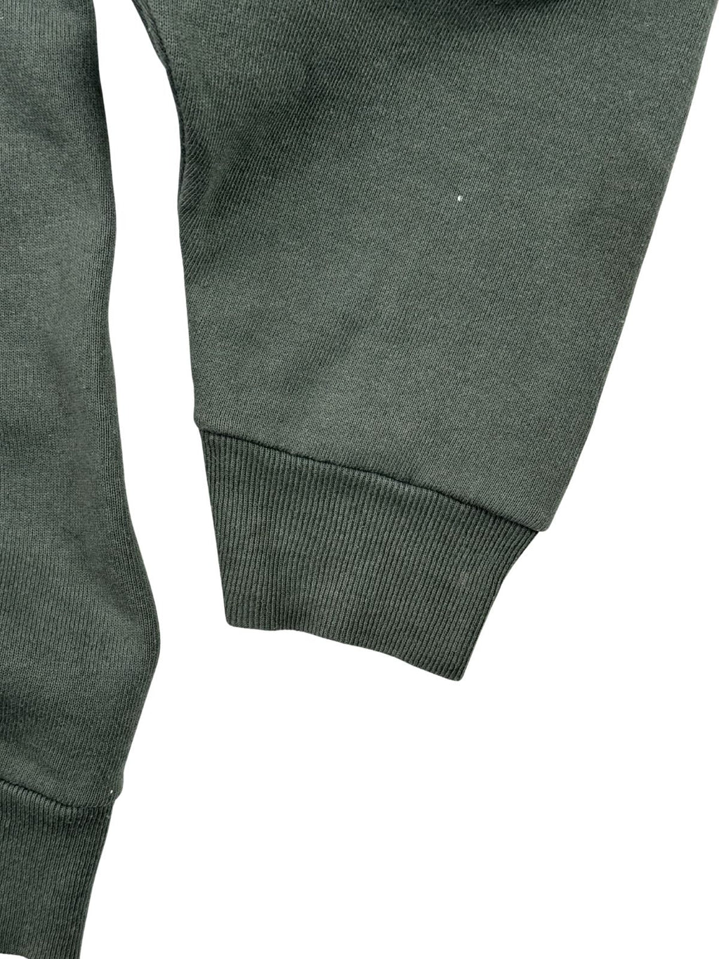 Detailansicht des linken Ärmelbündchens (Rippstrick) zur Veranschaulichung der Materialstruktur und des Vintage-Zustands.