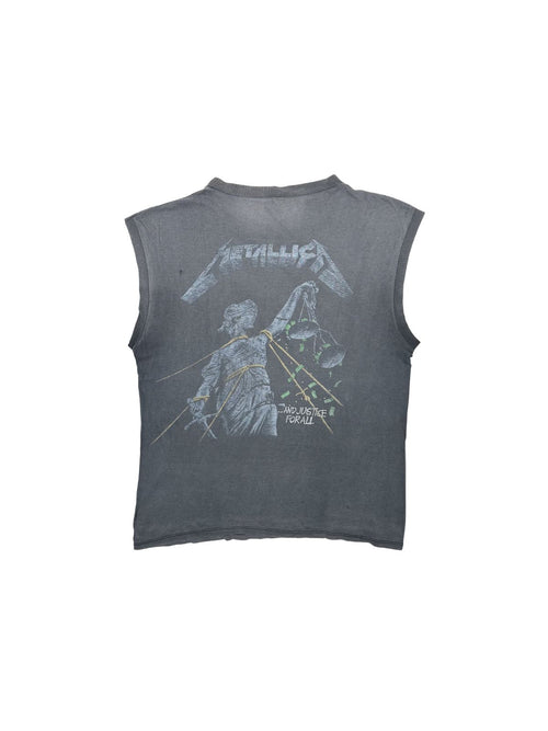 Rückansicht des Metallica Tank Tops; zeigt das ikonische „Lady Justice“-Artwork mit dem Albumtitel „...And Justice for All“ in verwaschenem Siebdruck auf der Rückseite.