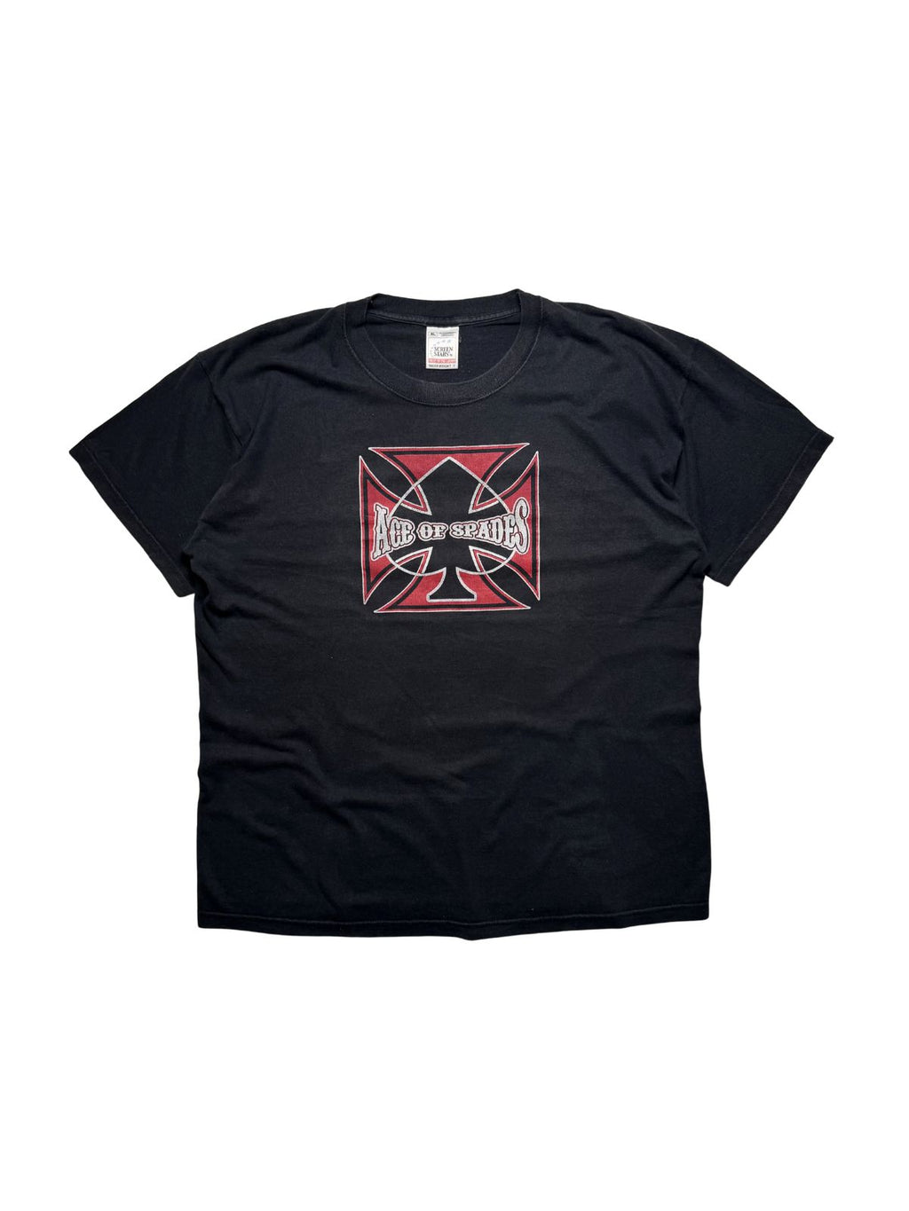 Schwarzes Vintage Motörhead Band-T-Shirt aus den 2000er Jahren in der Frontansicht. Klassisches Rock-Shirt mit rotem Eisernem Kreuz und Pik-Ass-Grafikprint „Ace of Spades“.