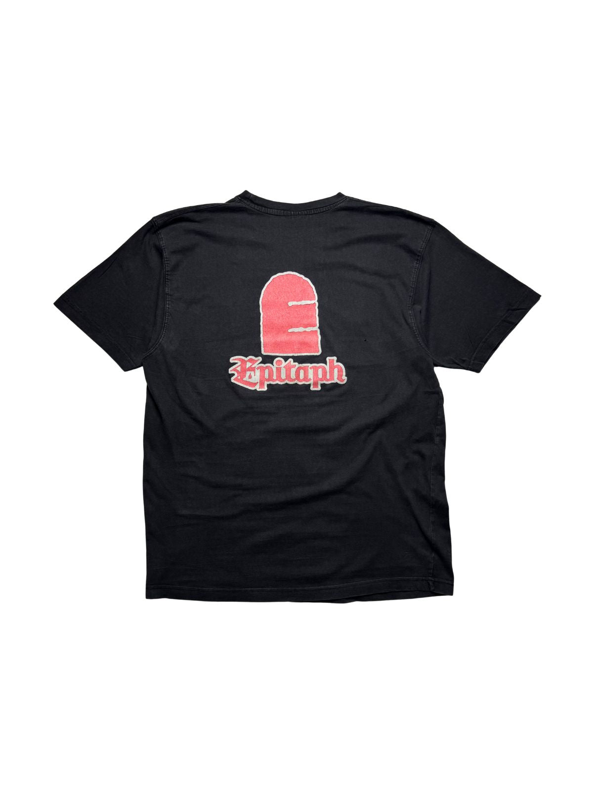 Rückseite des schwarzen NOFX Vintage-Shirts in der Gesamtansicht mit rosafarbenem Epitaph Records Plattenlabel-Logo.