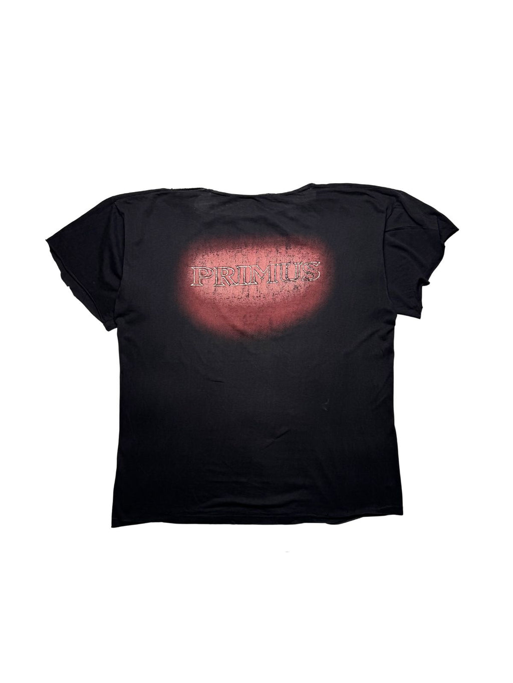 Rückseite des schwarzen 90er-Jahre Primus Cut-off Shirts in der Gesamtansicht mit großem, rot verwaschenem „PRIMUS“-Backprint.
