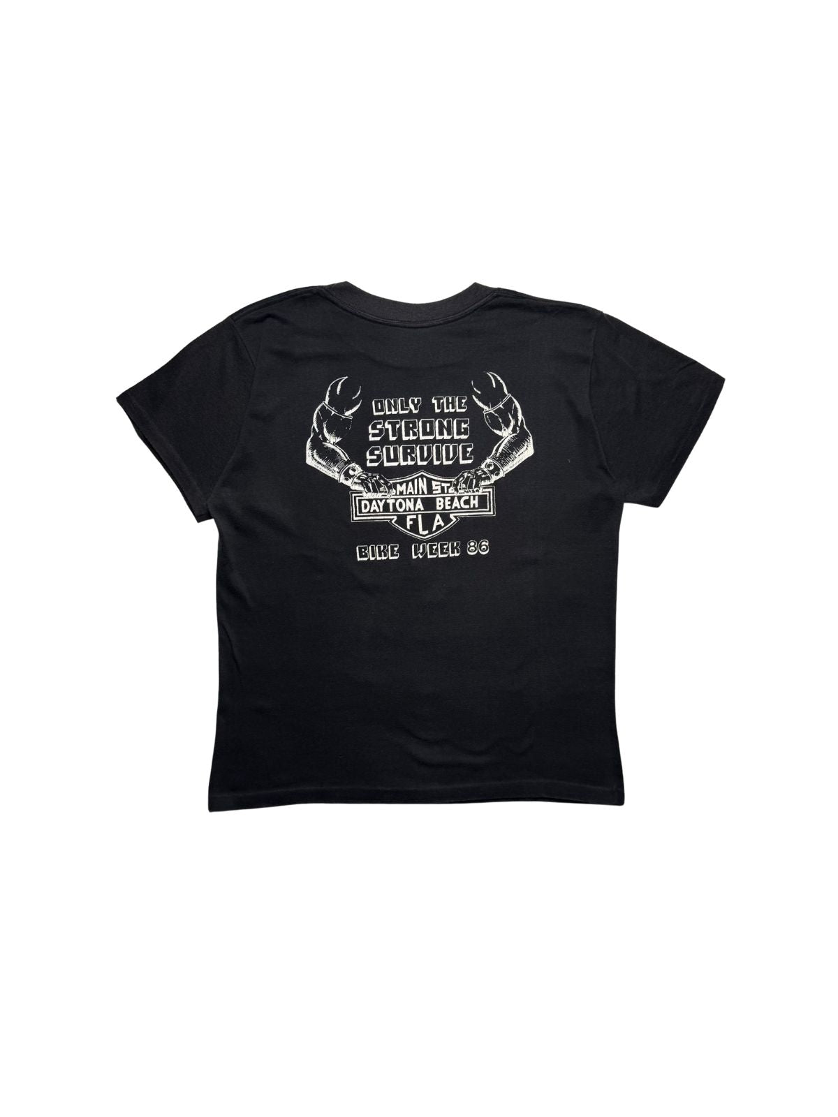 Rückseite des schwarzen 1986er Daytona Beach Bike Week T-Shirts in der Gesamtansicht mit dem Motiv „ONLY THE STRONG SURVIVE - MAIN ST DAYTONA BEACH FLA“.