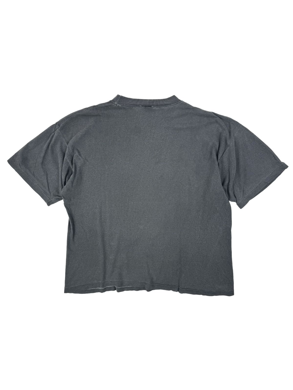 Rückseite des verwaschenen 90er-Jahre Sepultura Metal-Shirts im unbedruckten, authentisch gealterten Vintage-Zustand (Faded Black).