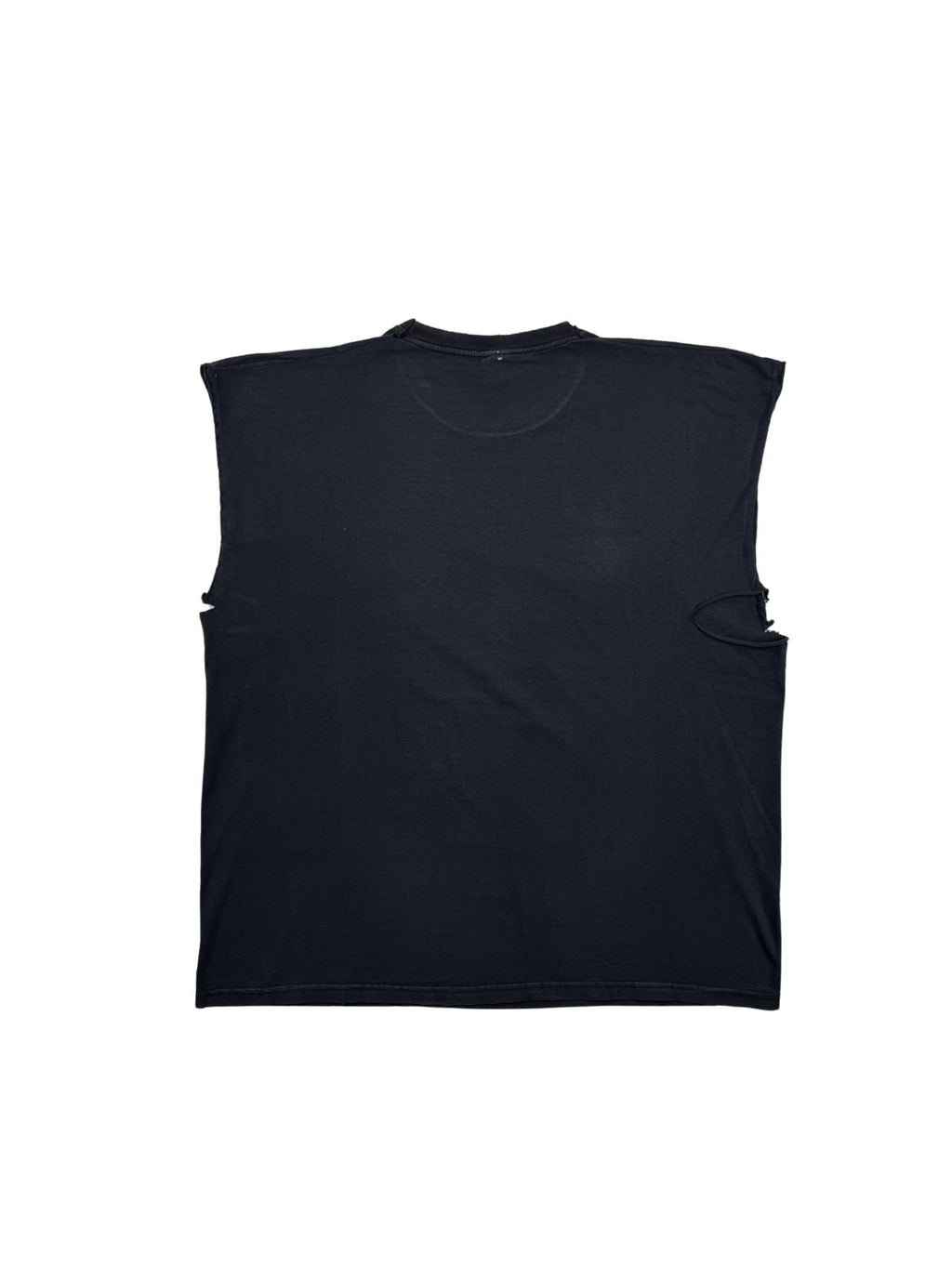 Rückseite des schwarzen St. Pauli Fan-Shirts, im charakteristischen ärmellosen Design mit breiten Schultern.