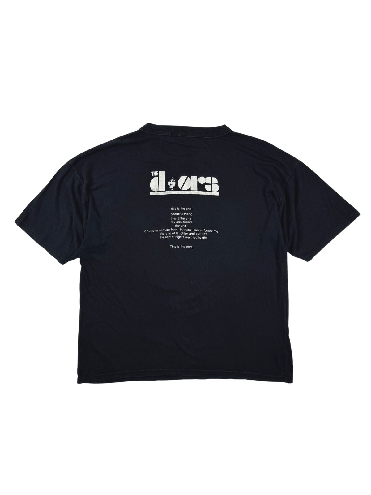 Rückseite des The Doors Vintage-Shirts mit dem Bandlogo samt Jim Morrisons Gesicht sowie den aufgedruckten Songtext-Zeilen des Klassikers „The End“.