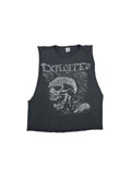 Originales Vintage Punk-Shirt der Band The Exploited aus dem Jahr 1998. Grau-schwarz verwaschenes, ärmelloses DIY Muscle Shirt mit dem ikonischen Irokesen-Totenkopf-Print (Mohawk Skull) auf der Vorderseite.