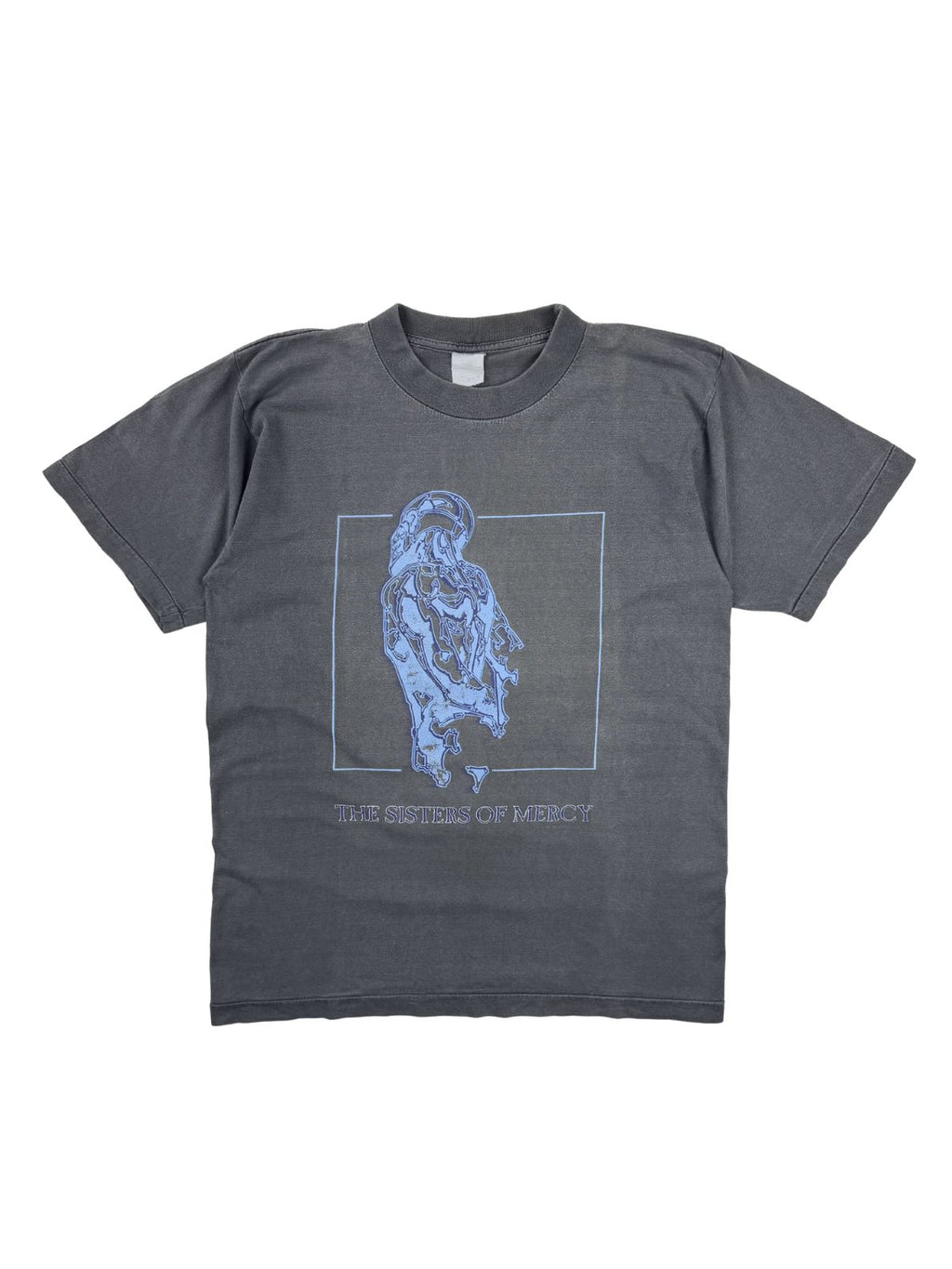Vintage The Sisters of Mercy T-Shirt zur Overbombing Tour 1993 in verwaschenem Schwarz, Frontansicht mit blauem Grafik-Print und Band-Schriftzug.