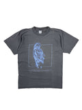 Vintage The Sisters of Mercy T-Shirt zur Overbombing Tour 1993 in verwaschenem Schwarz, Frontansicht mit blauem Grafik-Print und Band-Schriftzug.