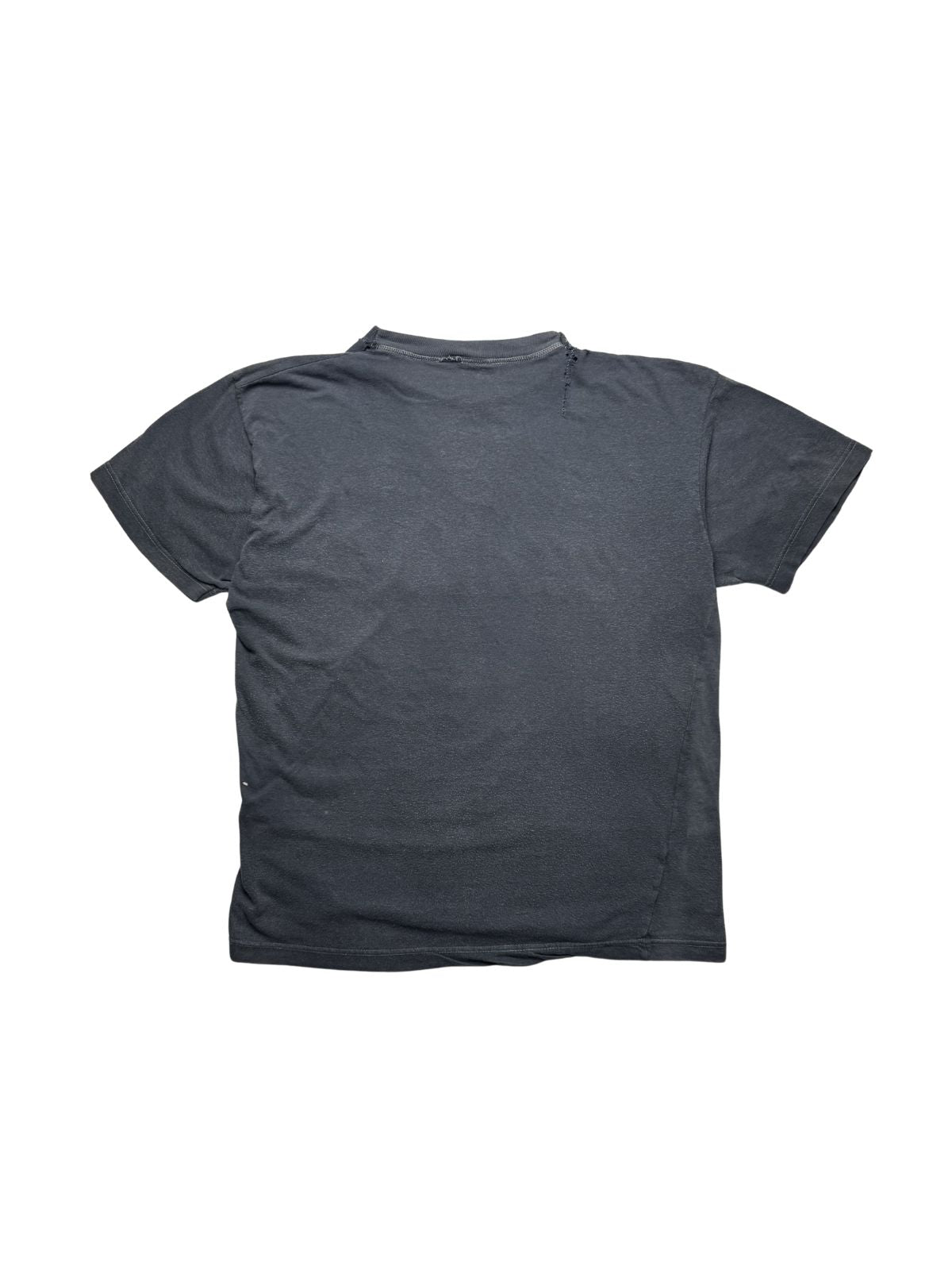 Rückseite des ausgewaschenen 80er-Jahre Youth of Today Bandshirts in der unbedruckten Gesamtansicht mit deutlichem Vintage-Fading und Thrashed-Tragespuren.