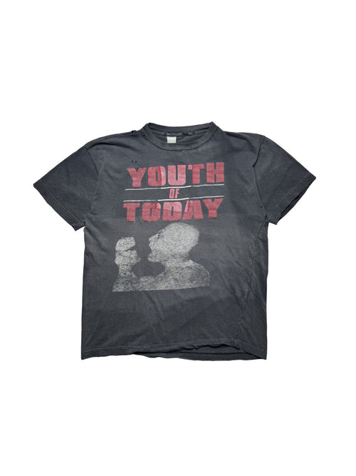 Originales ausgewaschenes schwarzes Vintage Youth of Today T-Shirt zum Album „Can't Close My Eyes“ aus dem Jahr 1989 in der vorderen Gesamtansicht. Kultiges Straight-Edge-Hardcore-Bandshirt mit rotem Schriftzug und schreiender Frontmann-Silhouetten-Grafik.