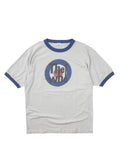 Weißes The Who Vintage Ringer T-Shirt mit blauem Kragen und Ärmelbündchen; zeigt das ikonische Mod-Target-Logo mit Band-Schriftzug auf der Vorderseite.